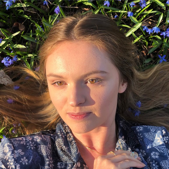 Meet your Posher, Yvette - Picture 1 of 1